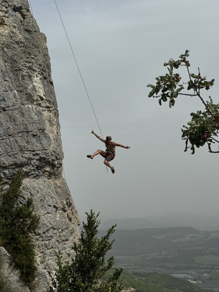 Le saut de la joie après 40m de bonheur - Orpierre - Hautes-Alpes